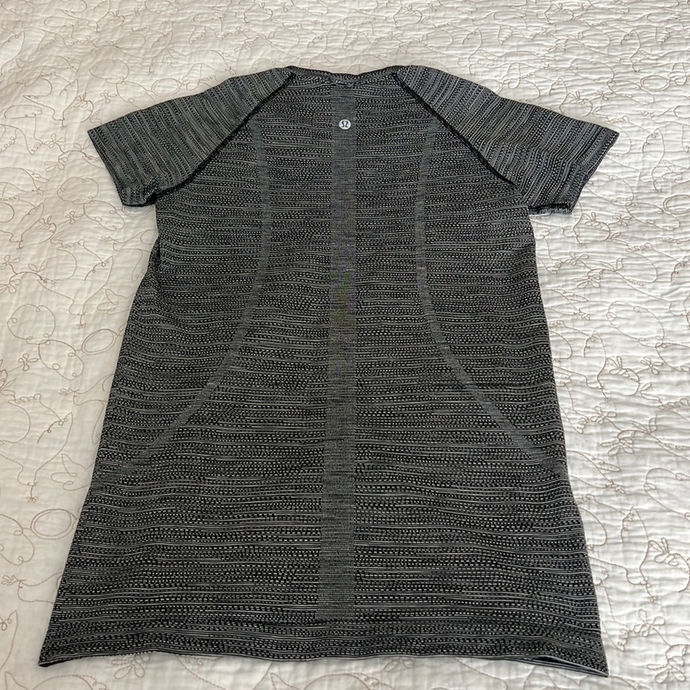 Like New Condition Lululemon Swiftly Tech 2.0 Sho… - image 3